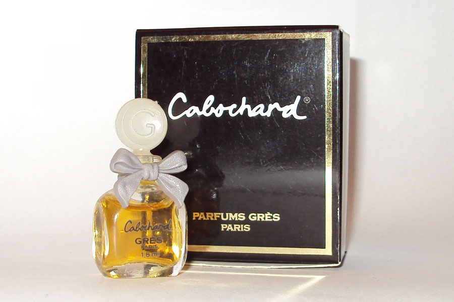 Cabochard Parfum 1.8 ml noeud plastique gris boite a rabat de Grès 