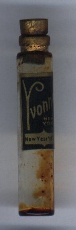 New Year's Eve ancien tube vide hauteur 6.6 cm bouchon liege scellé  de Yvone 
