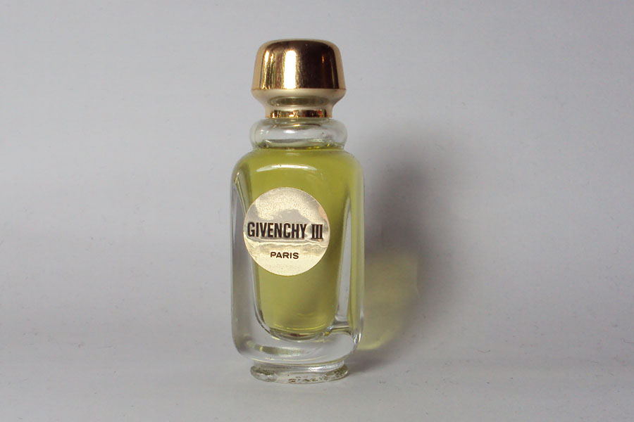 Givenchy III Flacon du parfum Factice   plein  hauteur 6.4 cm comme neuf de Givenchy 