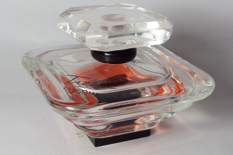 Trésor Flacon du parfum Factice presque vide 1/2 fl oz 15 ml hauteur 5.1 cm bouchon en verre de Lancôme 
