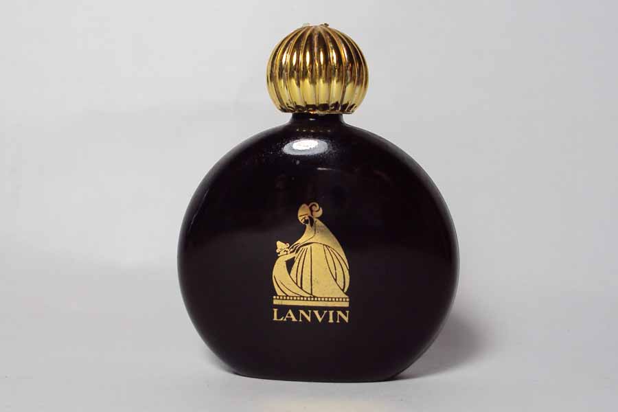 Arpège Flacon en verre noir bouchon doré Bouchon très légérement piqué Hauteur 5.1 cm de Lanvin 