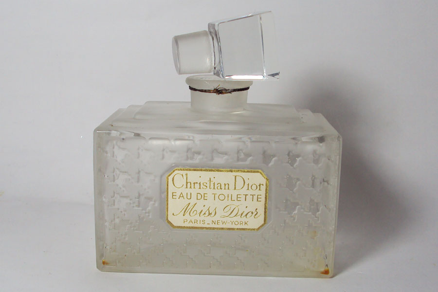 Miss Dior Ancien Flacon de l'eau de toilette Bouchon émeri hauteur 8.8 cm étiquette légérement passé  de Dior Christian 