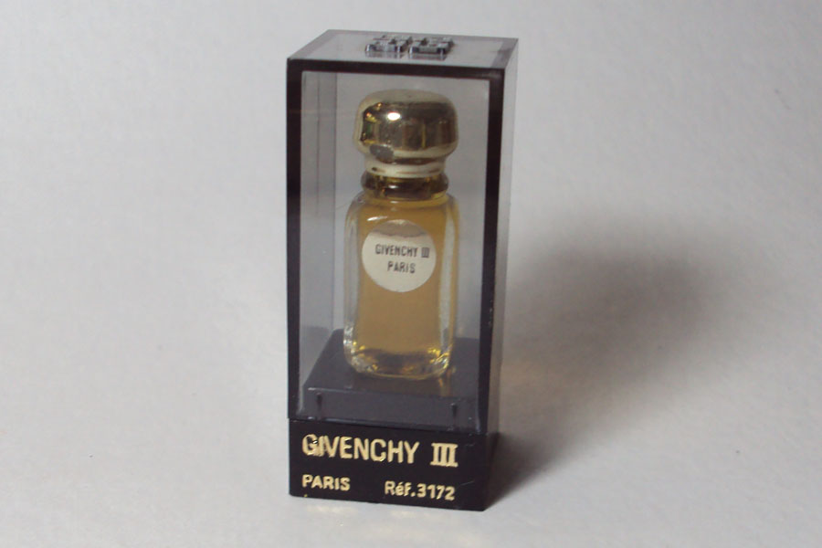 Givenchy III Parfum 2,3 cm  rare dans cet état  de Givenchy 