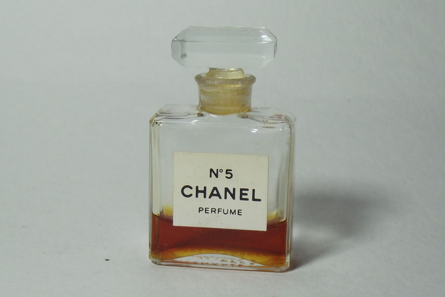 N° 5 Flacon du parfum 7.5 ml USA Perfume     newYork au dos de Chanel 