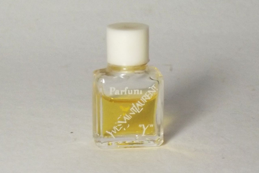 Y Parfum hauteur 2.9 cm sérigraphie légèrement abimée de Saint Laurent Yves 