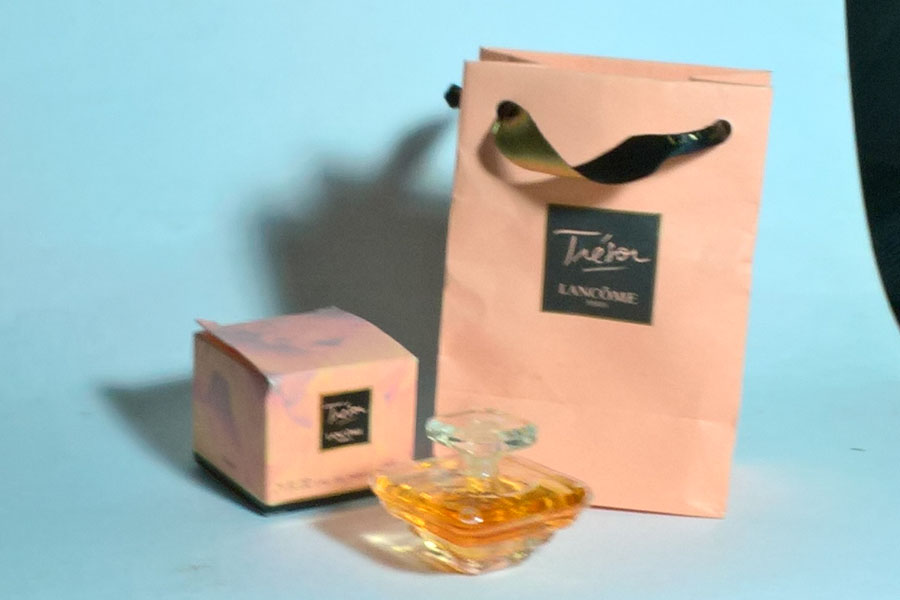 Trésor Eau de toilette 7.5 ml plein de Lancôme 