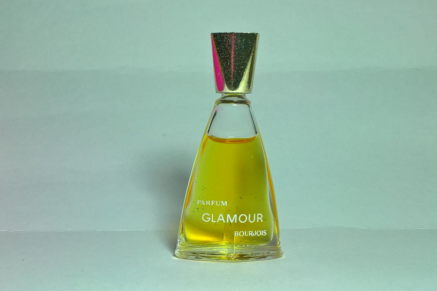 Glamour Parfum hauteur 6.5 cm plein de bourjois 