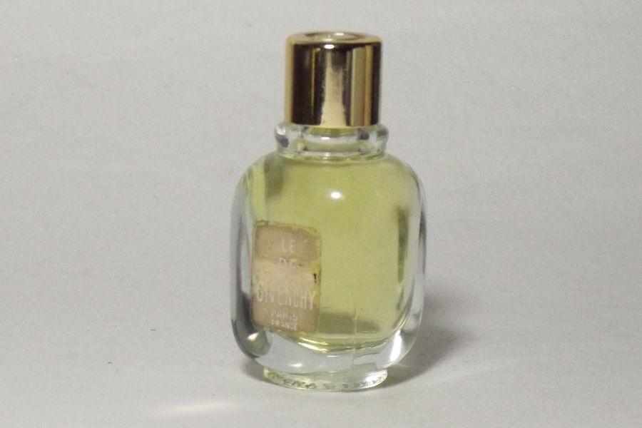 Le Dè  Flacon du parfum Factice étiquette abimée de Givenchy 